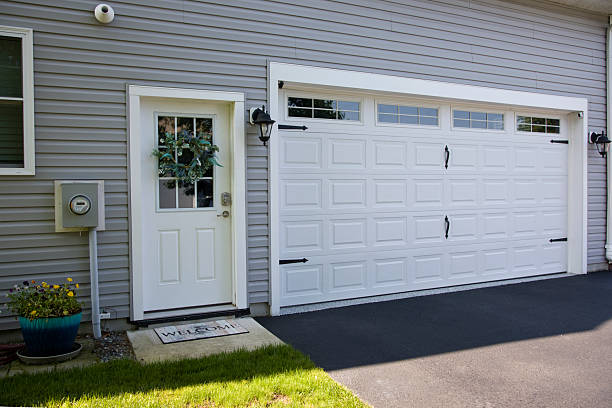 24/7 Emergency Garage Door Panel Replacement experts in Monroe County County, TN